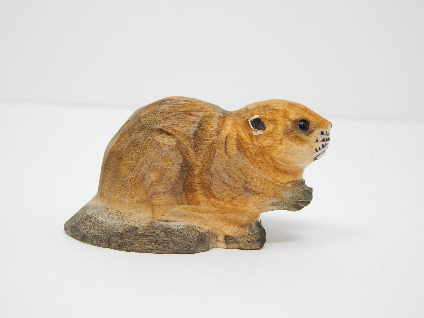 Hand-Carved Wooden Beaver Ornament – Rustic Mini Animal Decor