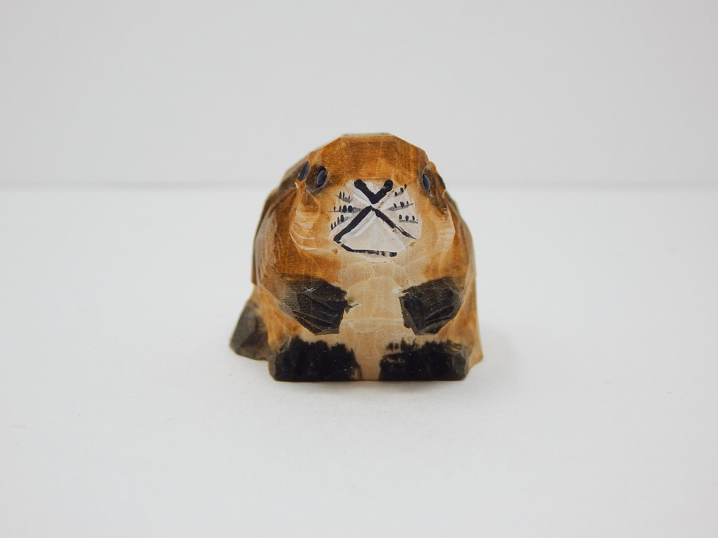 Hand-Carved Wooden Beaver Ornament – Rustic Mini Animal Decor