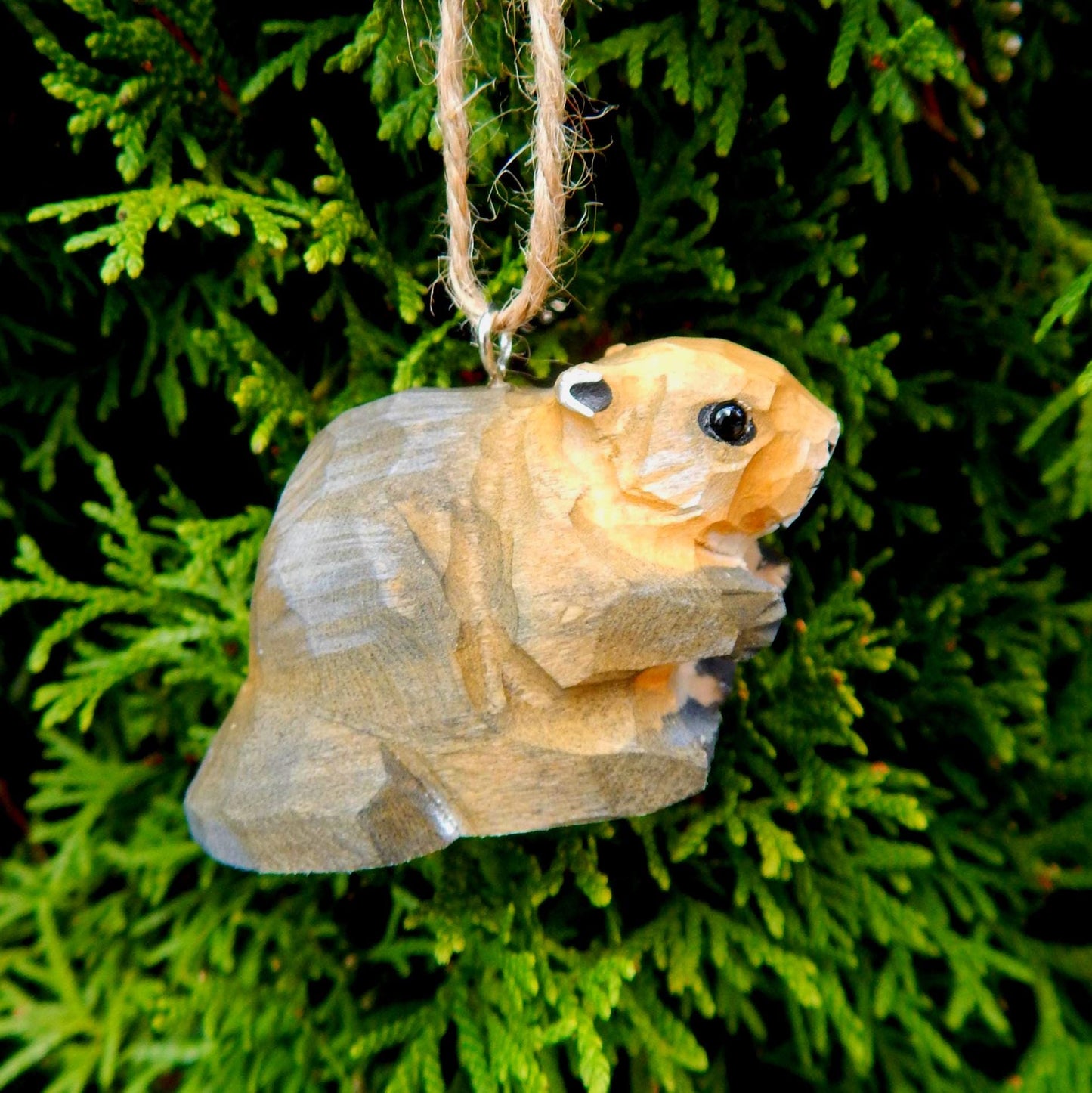 Hand-Carved Wooden Beaver Ornament – Rustic Mini Animal Decor